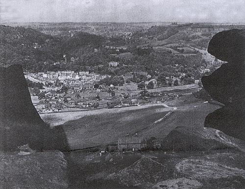 Matlock (or the Matlocks) is a conglomeration of eight villages and eight hamlets, now forming a town of about 18,000 people, much of which lies in a deep gorge of the Derwent
Image &copy; Frank Rodgers and scanned by Ann Andrews, 2003