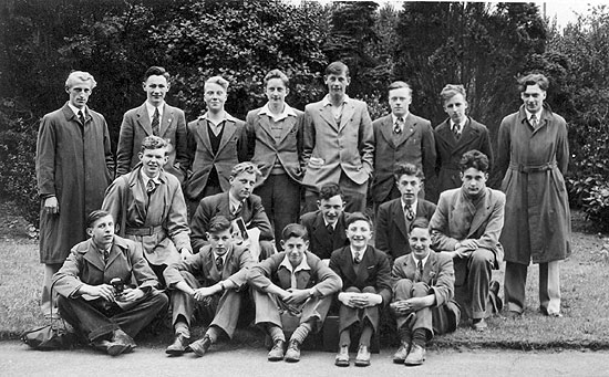 Ernest Bailey Grammar School, Matlock, DBY
Lower VIth Form visit to British Industries Fair, Castle Bromwich, 16th May 1950 
Copyright © PC-B, published with kind permission.