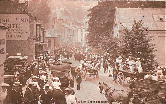 Bank Holiday crowds, South Parade