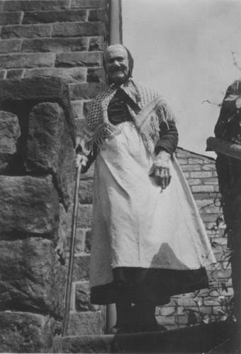 This lady's identity is not known. If you know who she was, please let the webmistress know